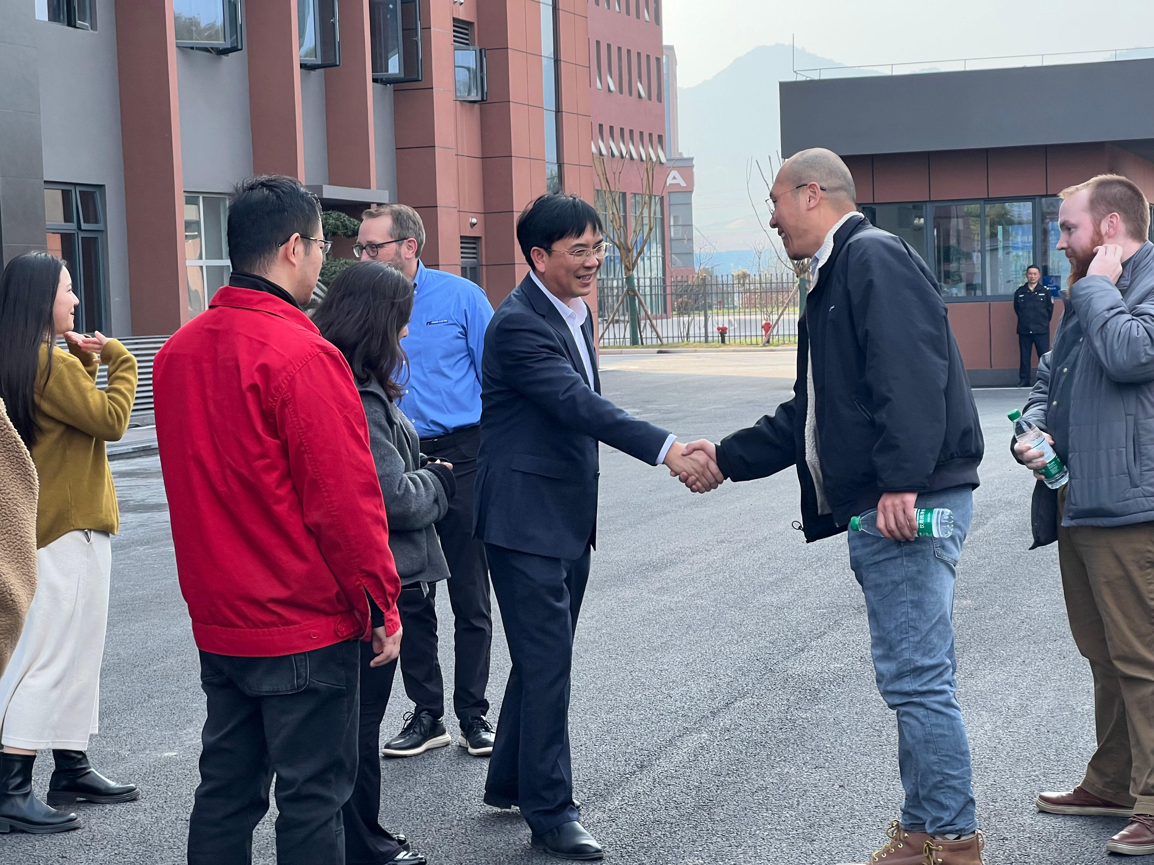 跨境合作再启航!美国PE公司高层代表团莅临我司参观交流,推动双赢发展